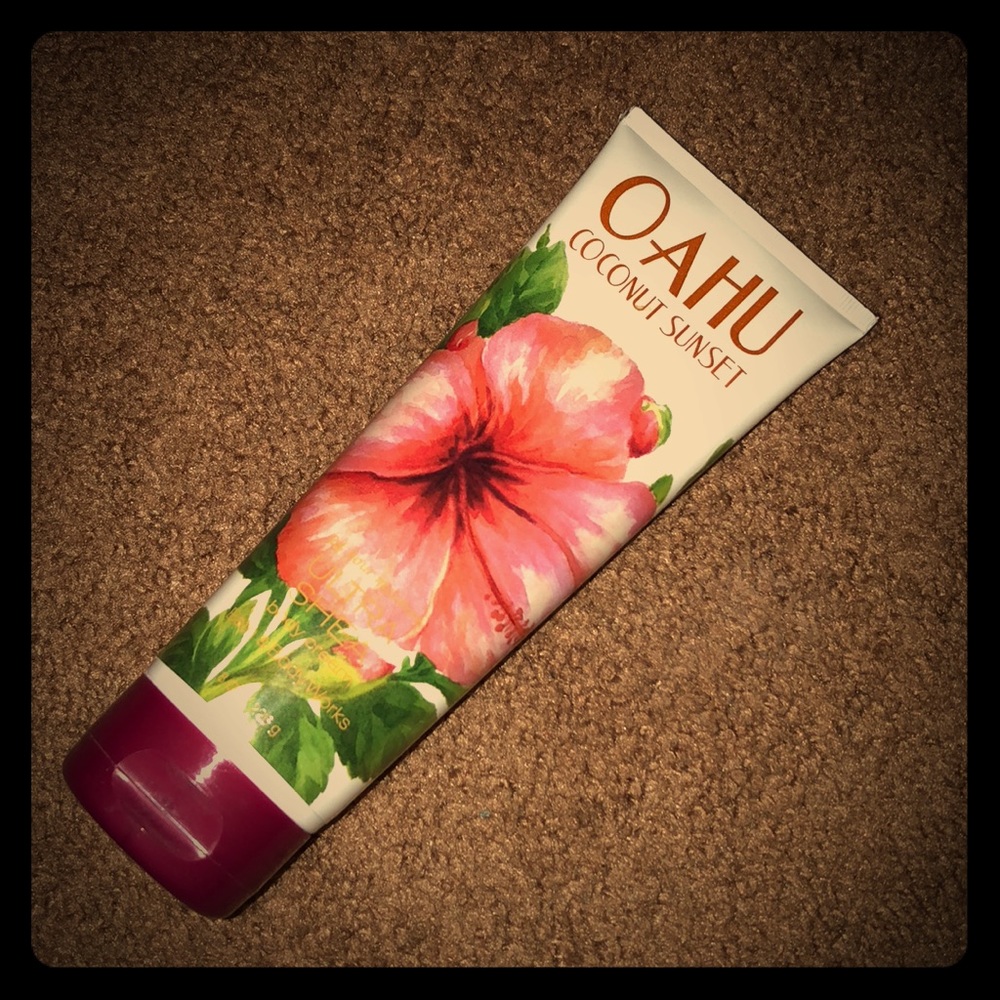 NWT - BBW “Oahu - Coconut Sunset”